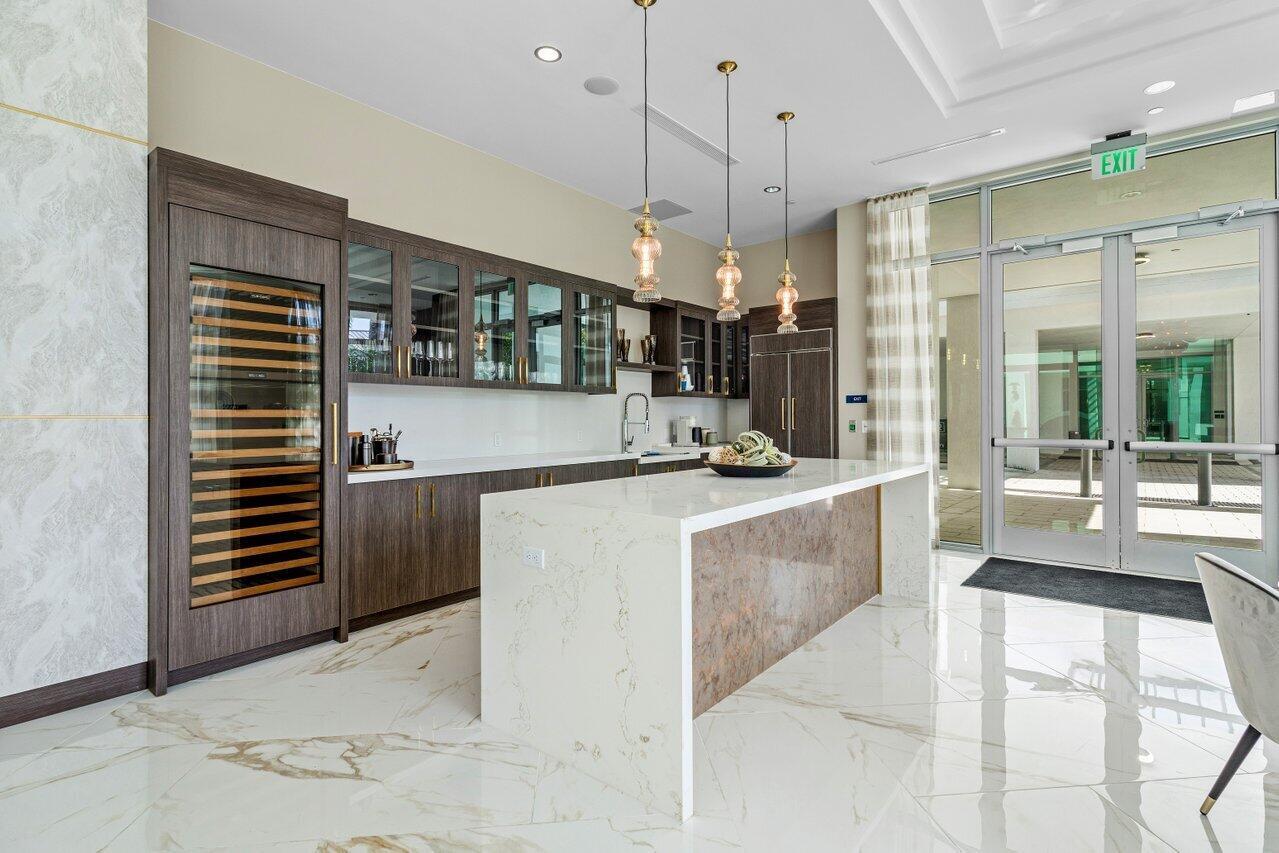 ROYAL PALM RESIDENCES - Residential