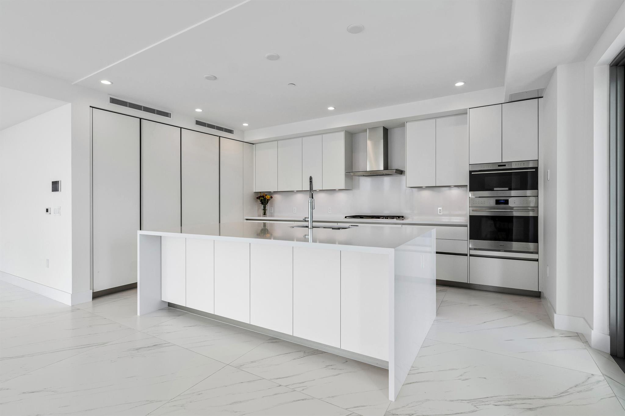 ROYAL PALM RESIDENCES - Residential