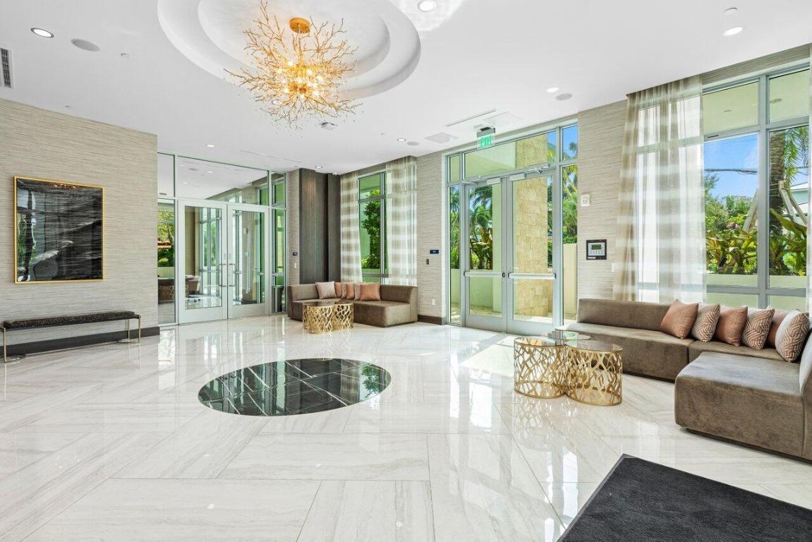 ROYAL PALM RESIDENCES - Residential