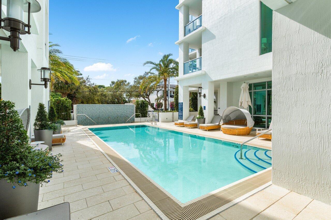 ROYAL PALM RESIDENCES - Residential