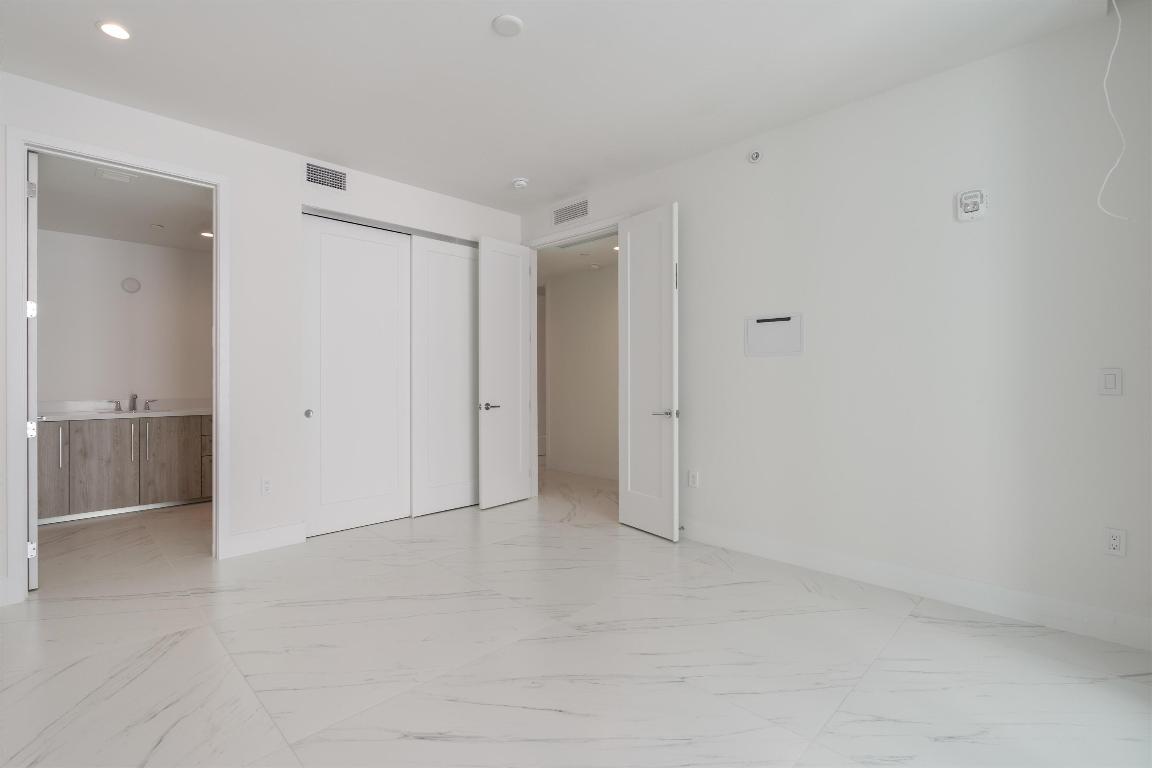 ROYAL PALM RESIDENCES - Residential