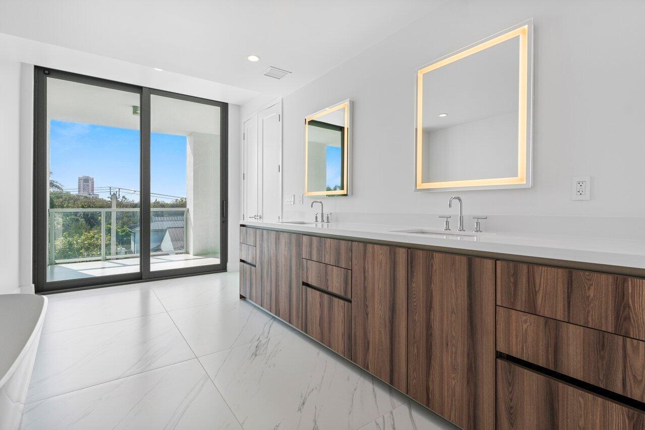 ROYAL PALM RESIDENCES - Residential