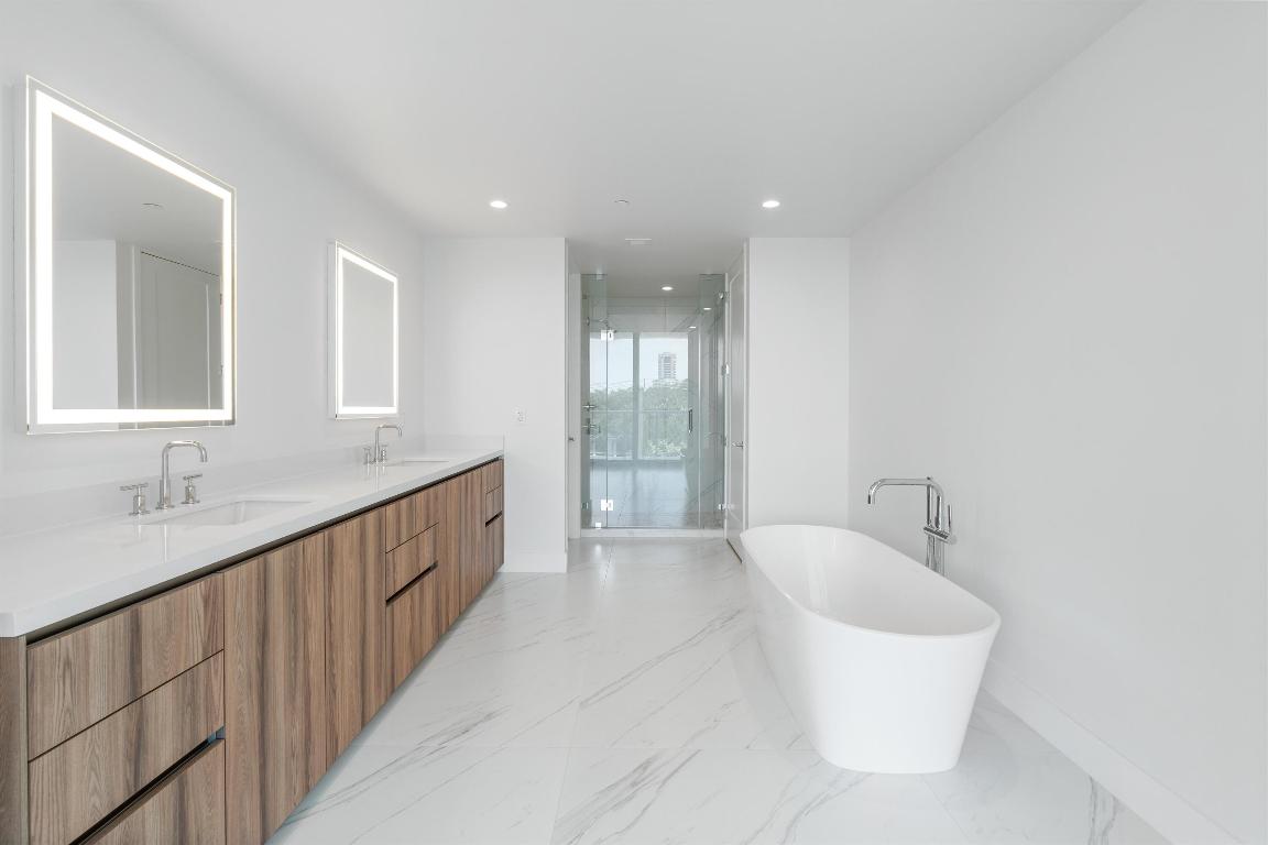 ROYAL PALM RESIDENCES - Residential