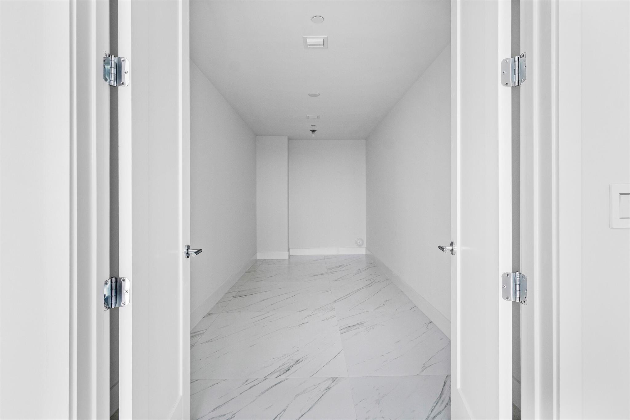 ROYAL PALM RESIDENCES - Residential