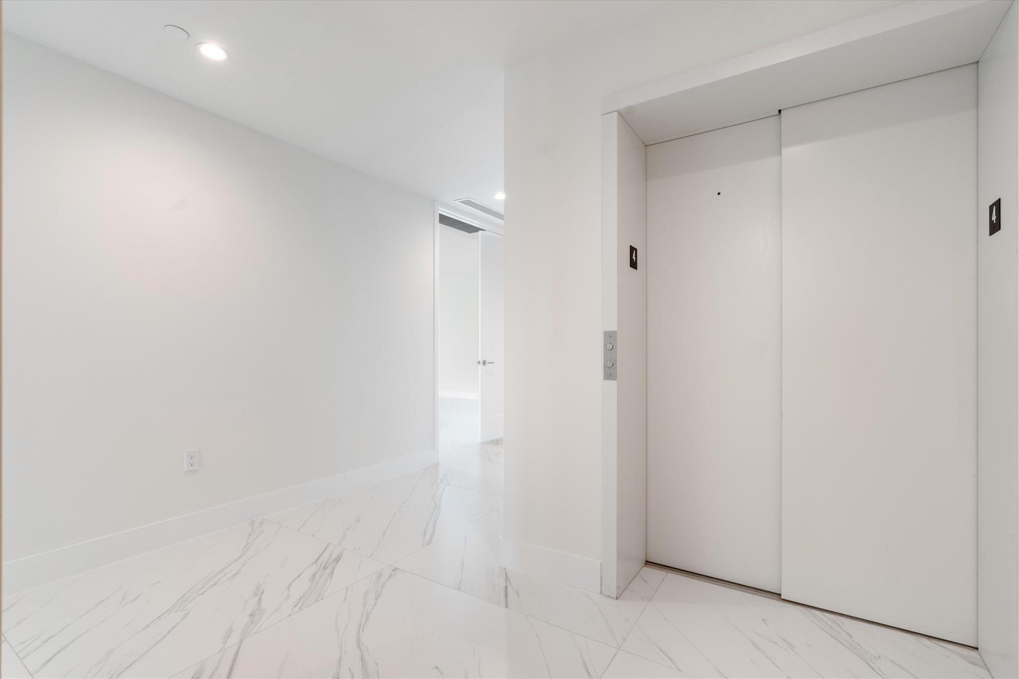 ROYAL PALM RESIDENCES - Residential