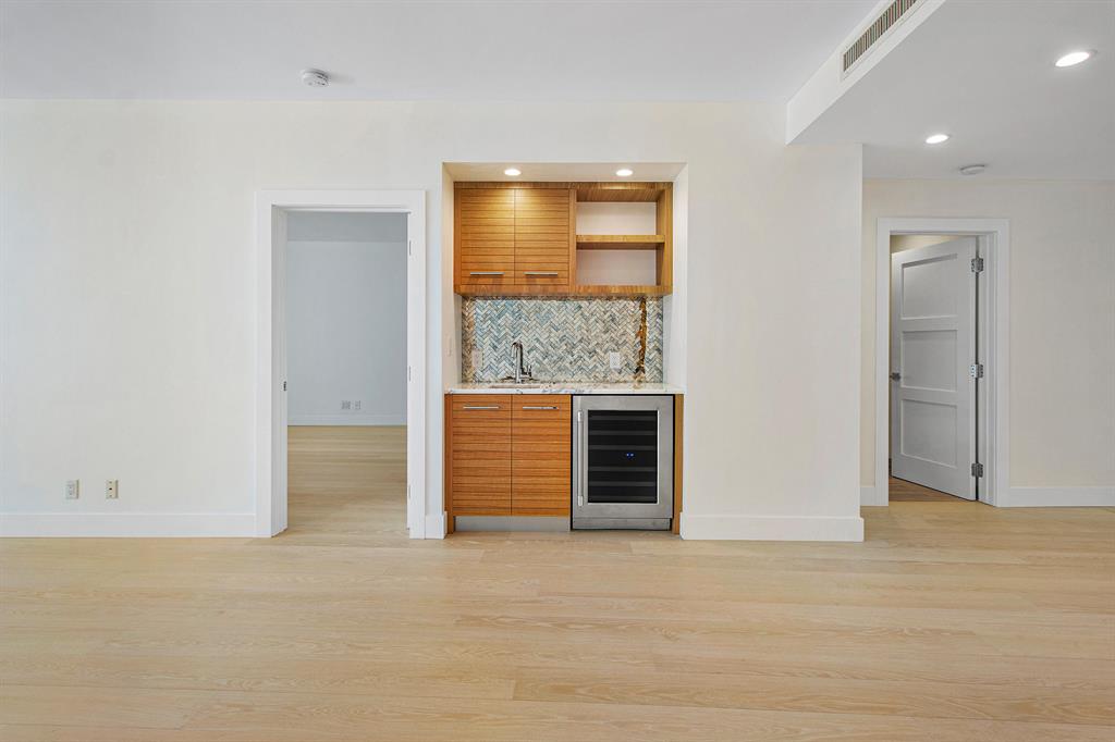 THREE HUNDRED OCEAN BLVD - Residential