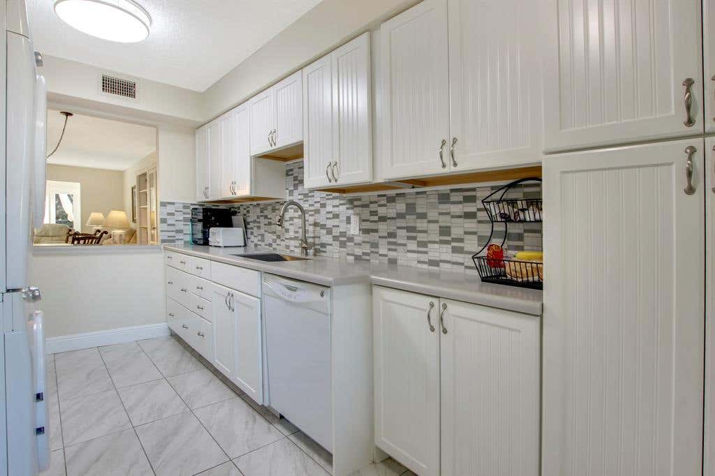 Photo of 13690 Via Flora #C, Delray Beach, FL 33484 (MLS # R10770331)