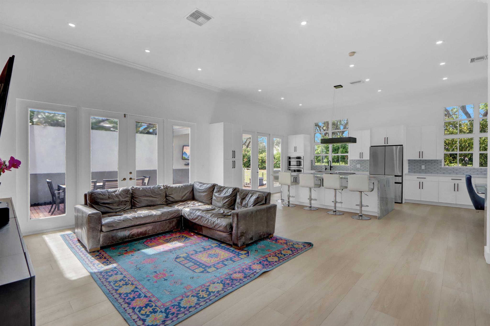 5885 NW 40th Terrace