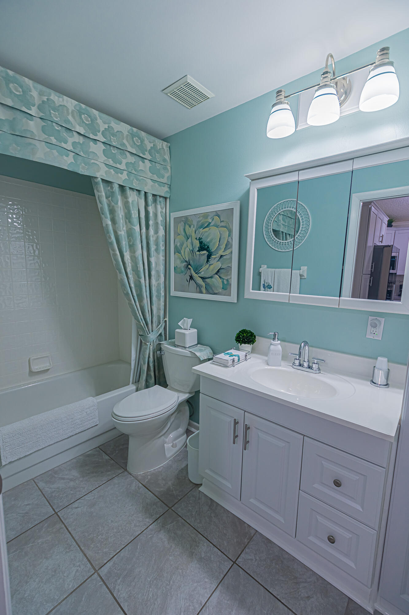 KINGS ISLE, ISLE OF LOMBA - Residential