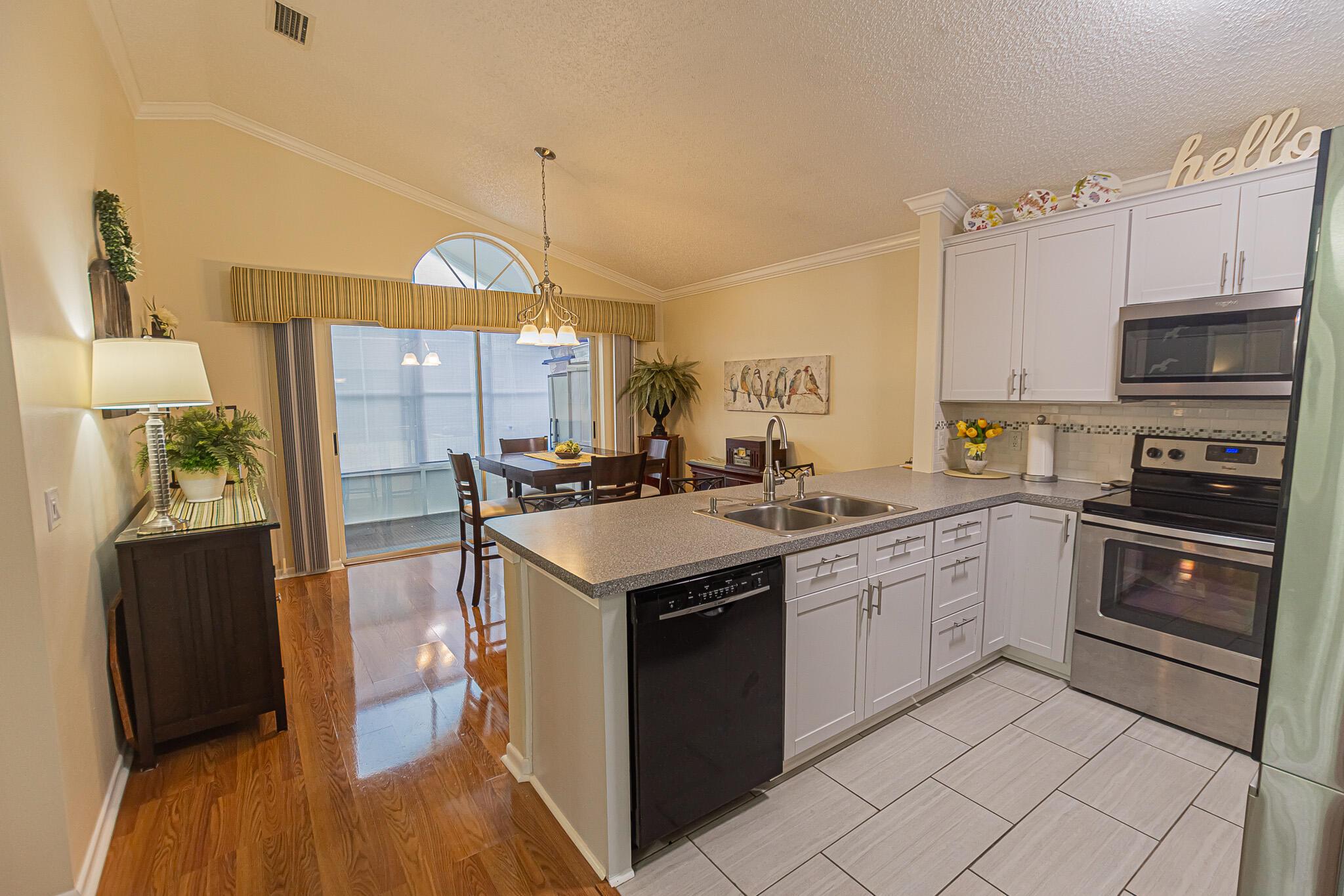 KINGS ISLE, ISLE OF LOMBA - Residential