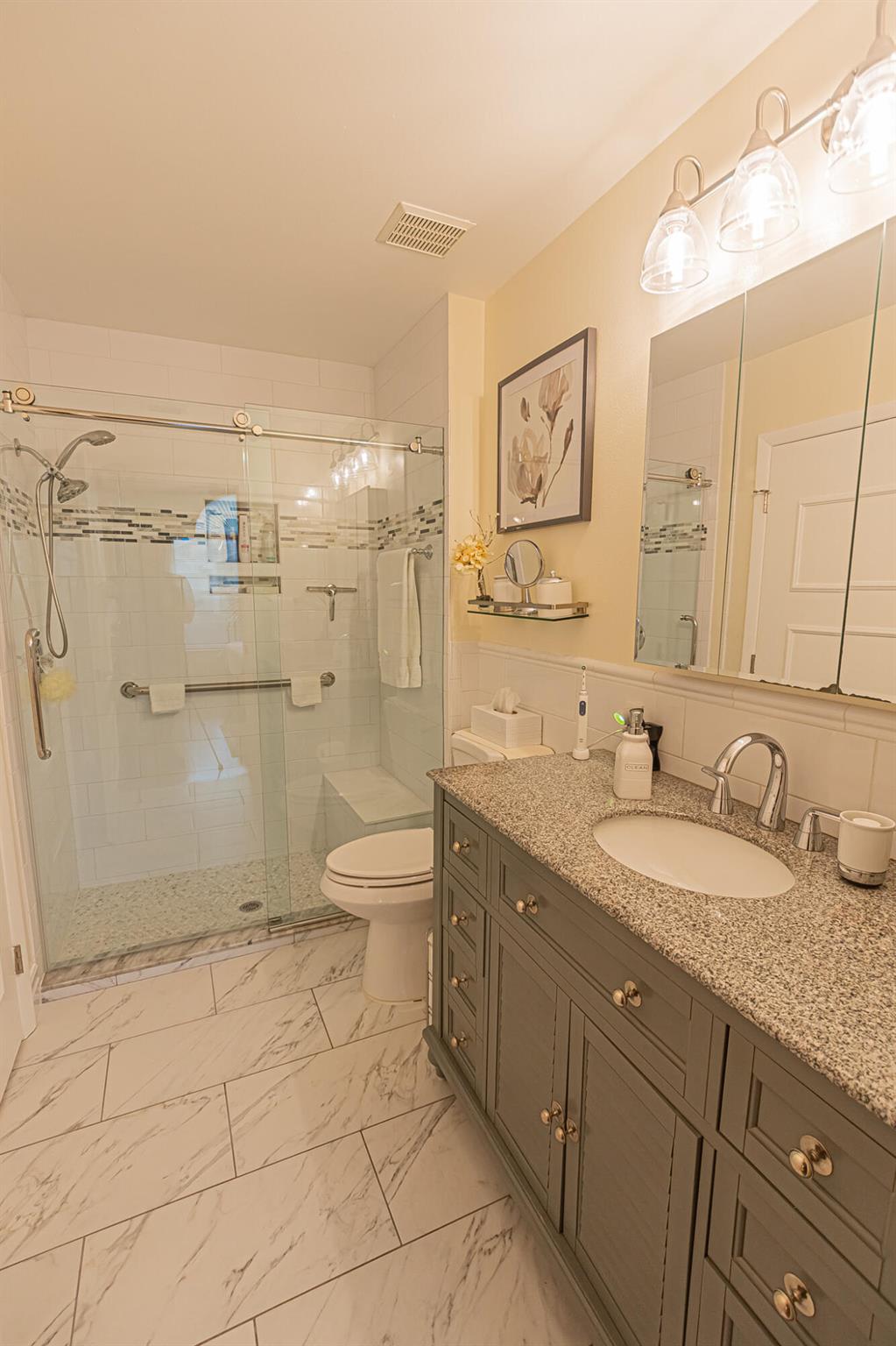 KINGS ISLE, ISLE OF LOMBA - Residential