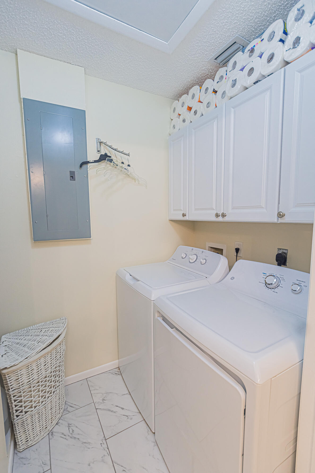 KINGS ISLE, ISLE OF LOMBA - Residential