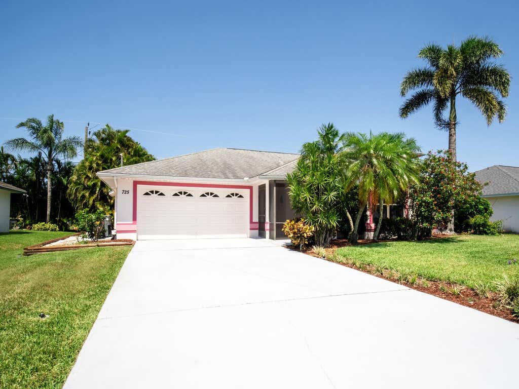 Photo of 725 SW Dalton Circle, Port Saint Lucie, FL 34953 (MLS # R10986112)
