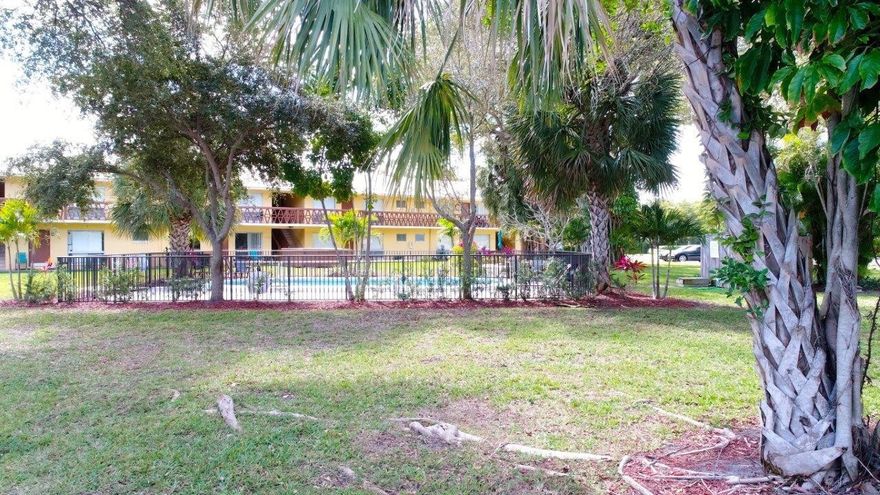 Discover living in this charming 2-bedroom apartment situated directly across from a beautiful Plantation golf course. Imagine waking up to stunning green views every morning! This spacious apartment boasts an open floor plan and ample closet space. Enjoy the convenience of a shared pool and shared laundry. Experience the best of Plantation living, with easy access to outdoor recreation and the vibrant local scene.  Pets welcome with a $250 pet fee - no aggressive breeds.  $75 application fee.  Move in money based on credit.  Speedy approval - Must See!!!