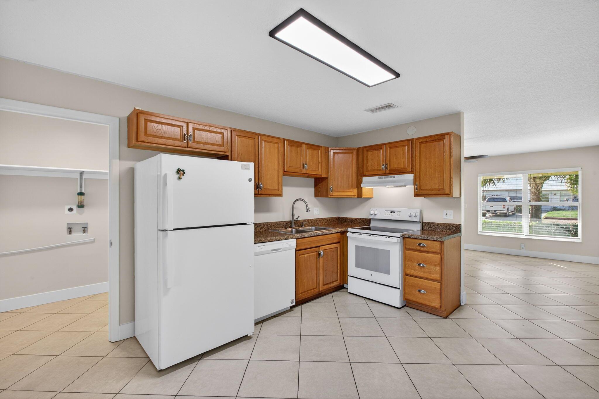 EASTRIDGE ESTATES - Residential Lease