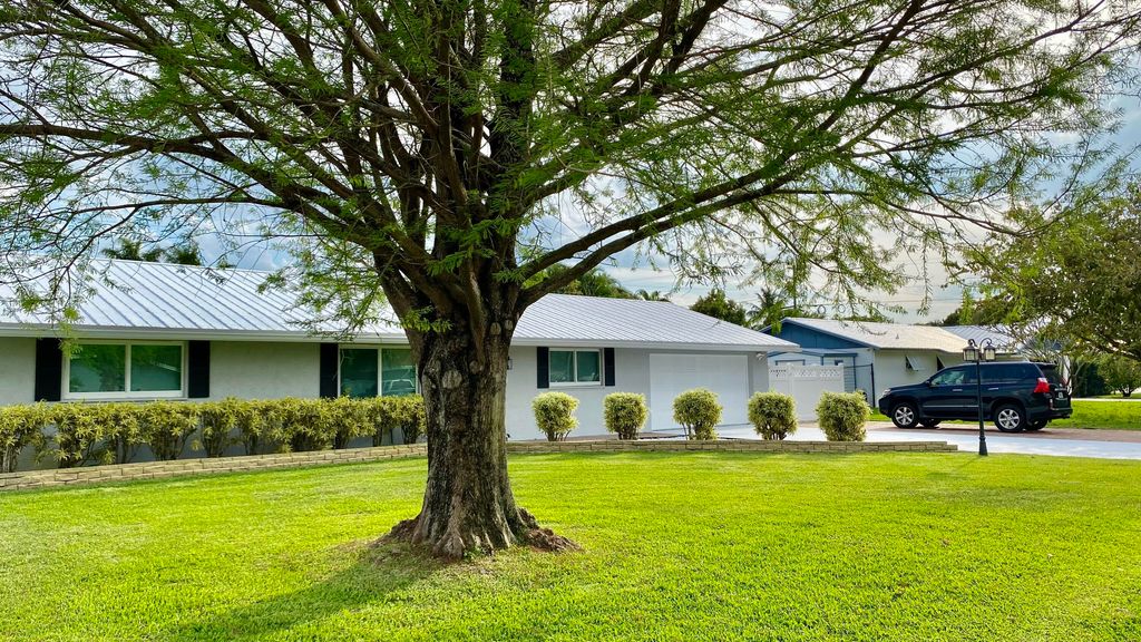 Photo of 3100 Indian Trail, Lake Worth, FL 33462 (MLS # R10970221)