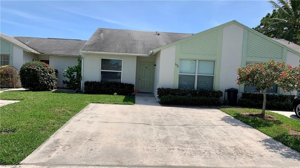 Photo of 173 Pinewood Ct, Jupiter, FL 33458 (MLS # F10250778)