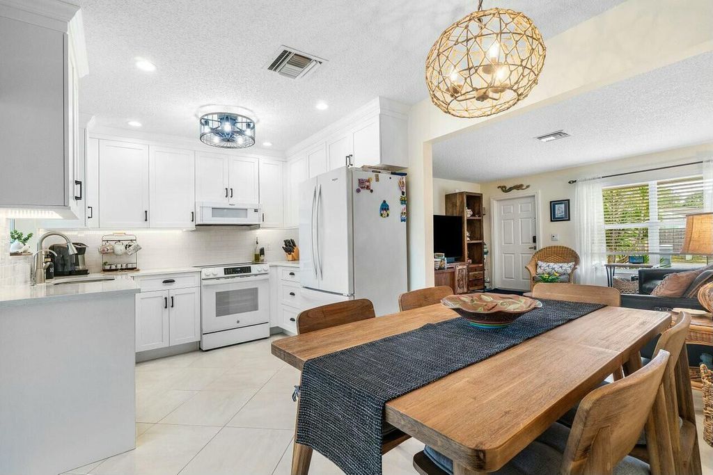 Photo of 121 Deerfield Drive, Jupiter, FL 33458 (MLS # R11082380)