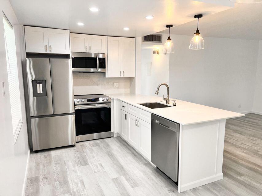 *** IMMEDIATE RENTAL ALLOWED AFTER PURCHASE***Beautifully renovated 2BR/2BA first-floor unit with enclosed patio and in-unit washer/dryer. Enjoy stunning golf course views in Kings Point, a vibrant 55+ community offering resort-style living. Amenities include 3 clubhouses, 2 golf courses, indoor/outdoor pools, 2 cafe-style restaurants, a 1,200-seat theater, fitness center, tennis, billiards, salon, and more. Free shuttle transportation is provided within and outside the community. Located just 15 minutes from Downtown Delray Beach and Atlantic Avenue, and 45 minutes from two major airports.**IMMEDIATE RENTAL ALLOWEDAFTER PURCHASE**