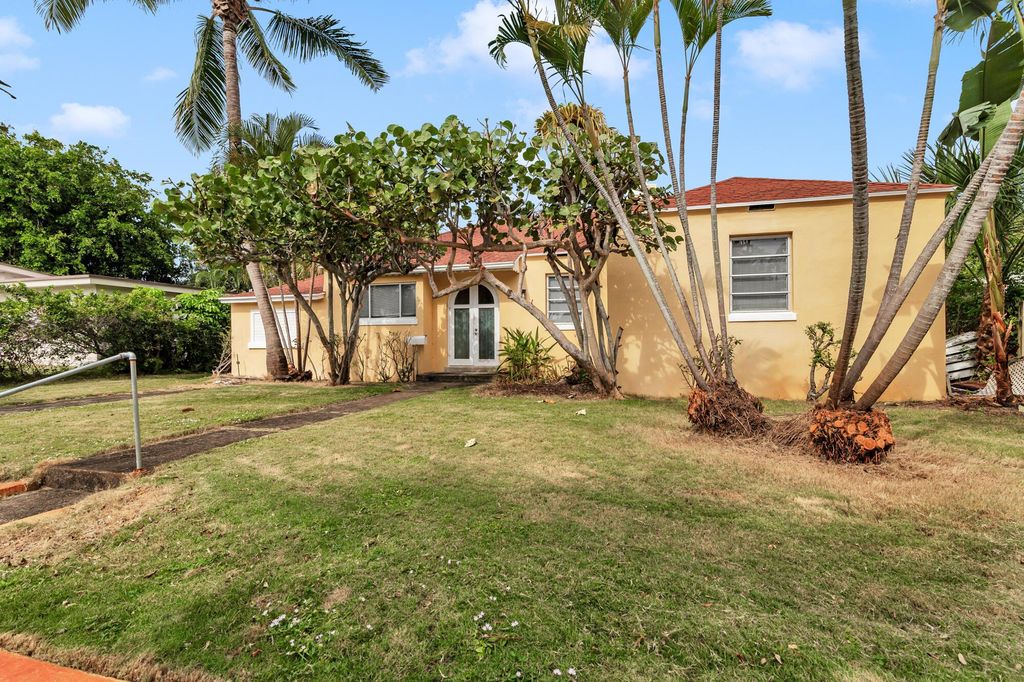 Photo of 309 Nathan Hale Road, West Palm Beach, FL 33405 (MLS # R11140196)