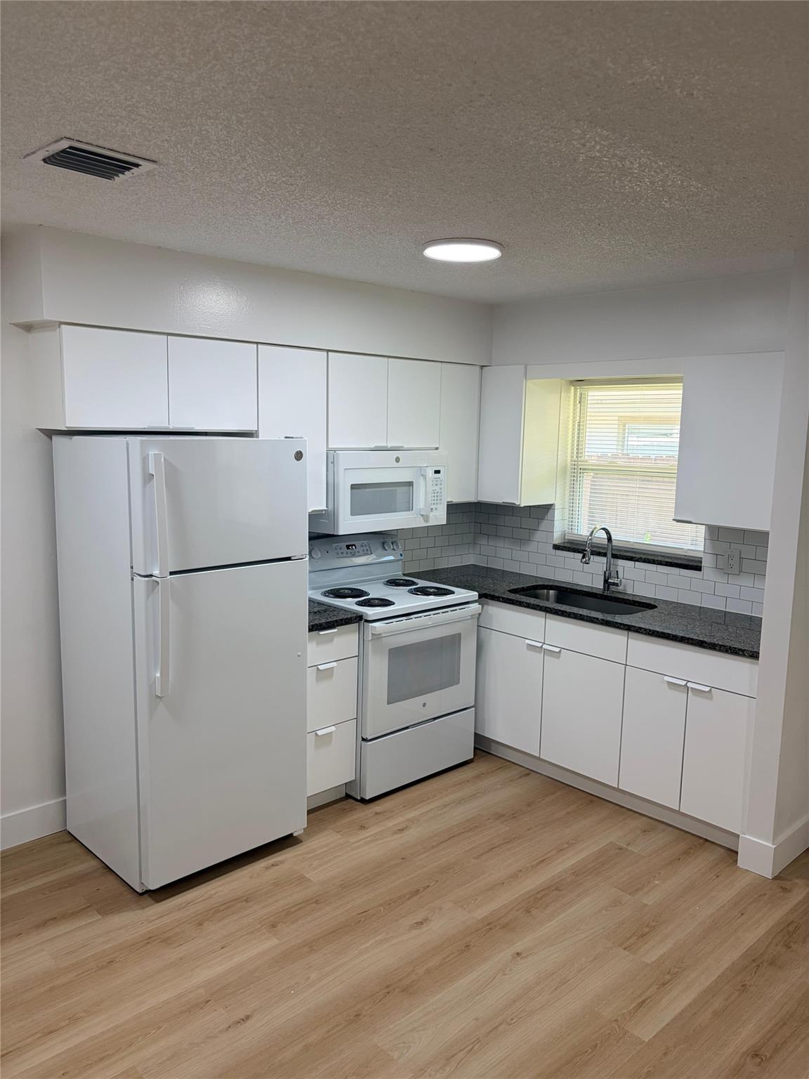 AVONDALE - Residential Lease