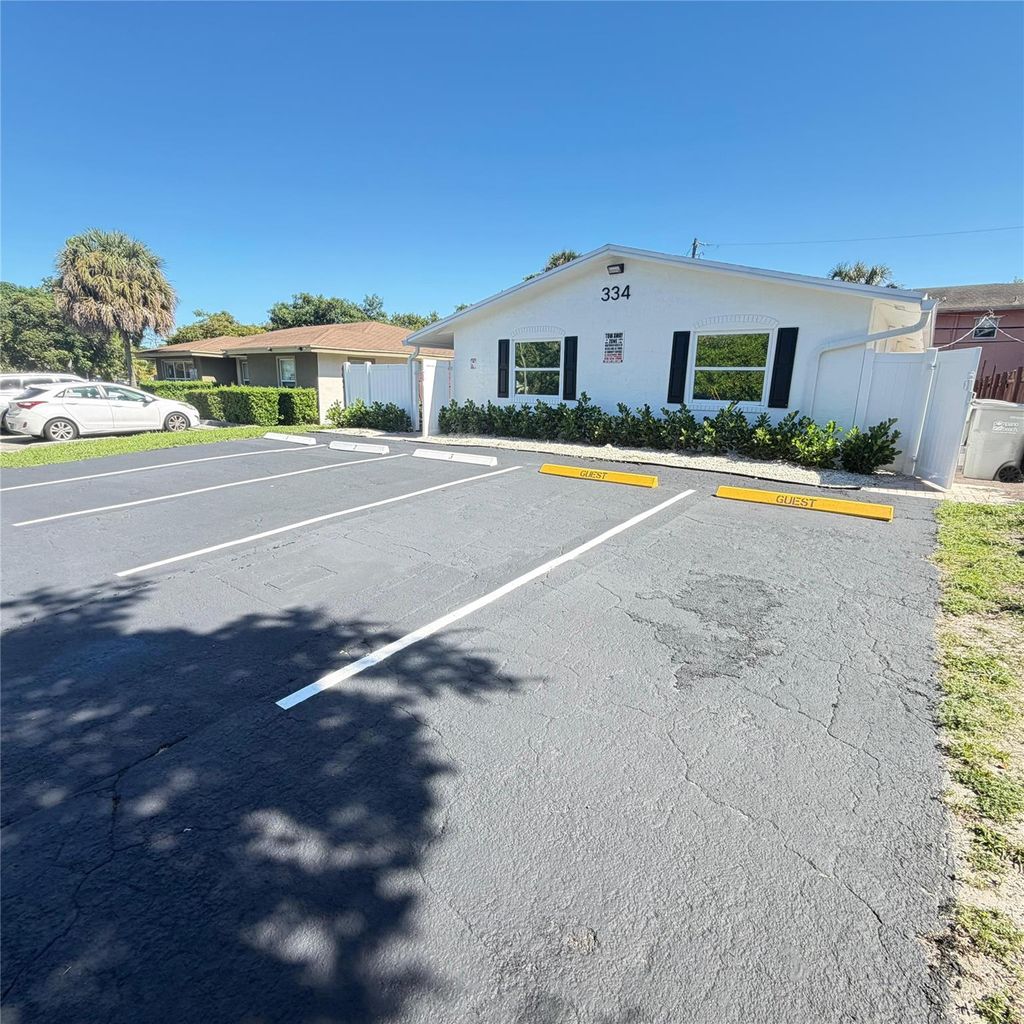 Photo of 334 SW Avondale Drive #2, Pompano Beach, FL 33060 (MLS # F10531818)