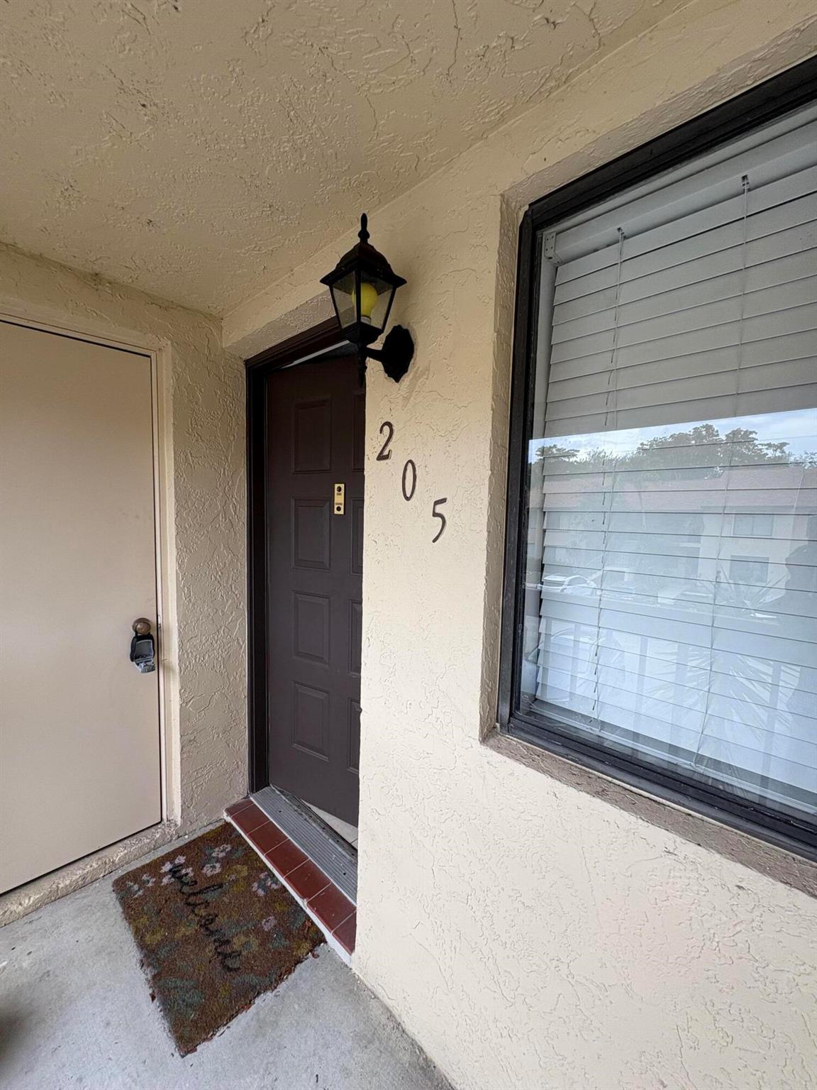 UPDATED CONDO IN CENTRAL BOCA RATON, FRESHLY PAINTED, NEUTRAL CERAMIC FLOORS, GRANITE COUNTERTOPS AND CHERRY CABINETRY, VAULTED CEILINGS, WASHER AND DRYER IN THE UNIT. ACROSS THE STREET FROM YMCA, GRADE a SCHOOLS, CLOSE TO SHOPPING AREA,8 DRIVING MIN TO BOCA TOWN MALL.