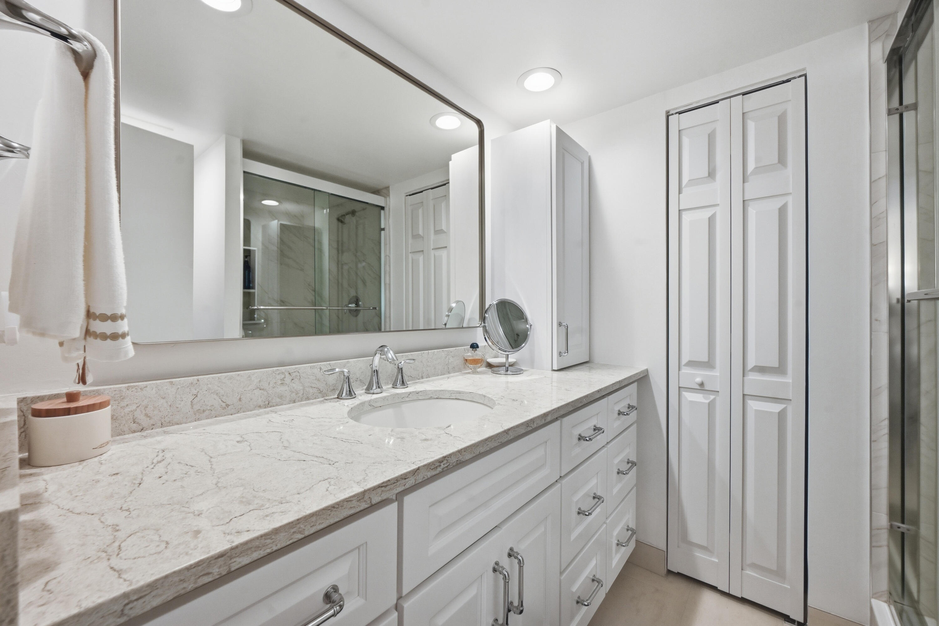 LAKESIDE - Residential