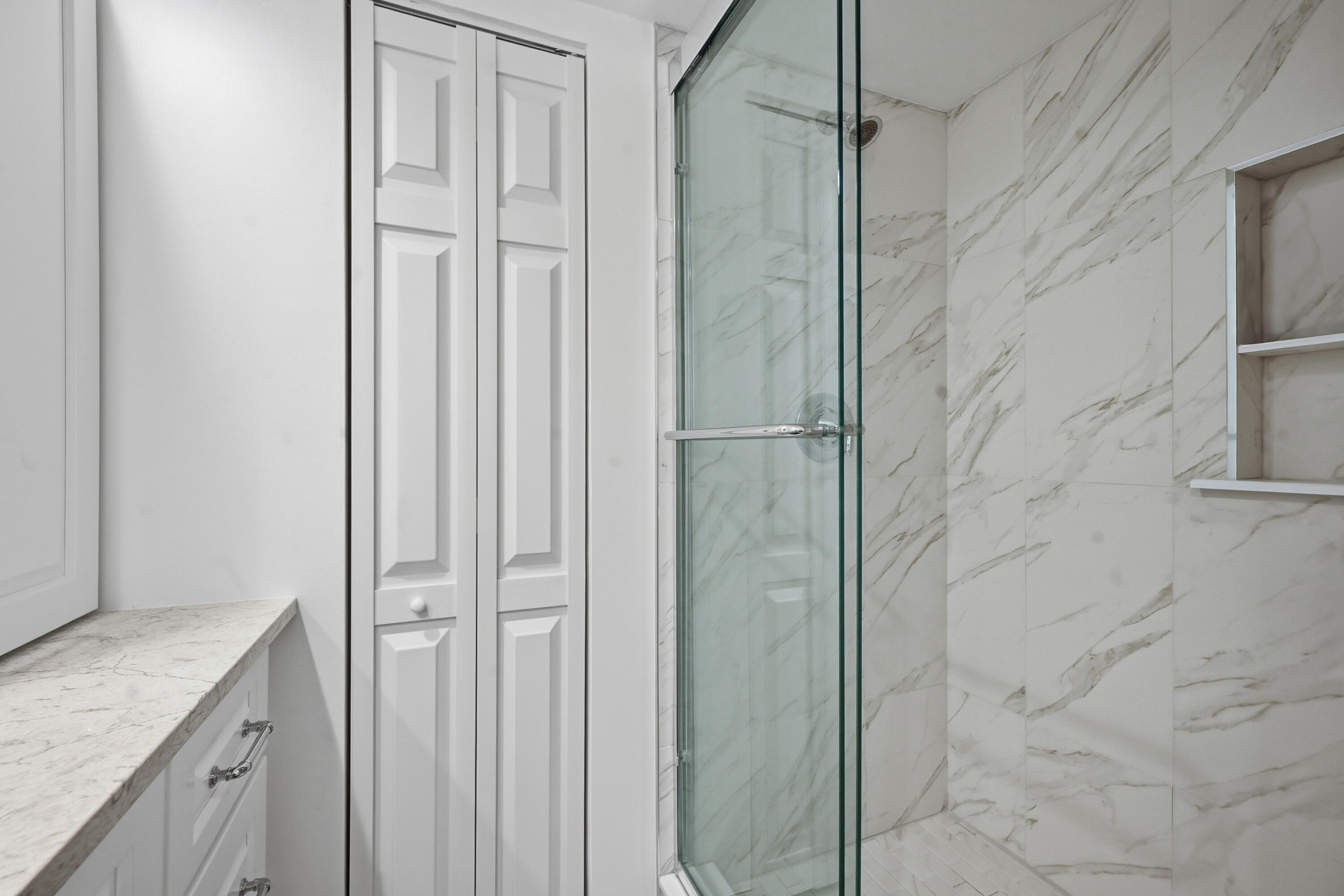 LAKESIDE - Residential