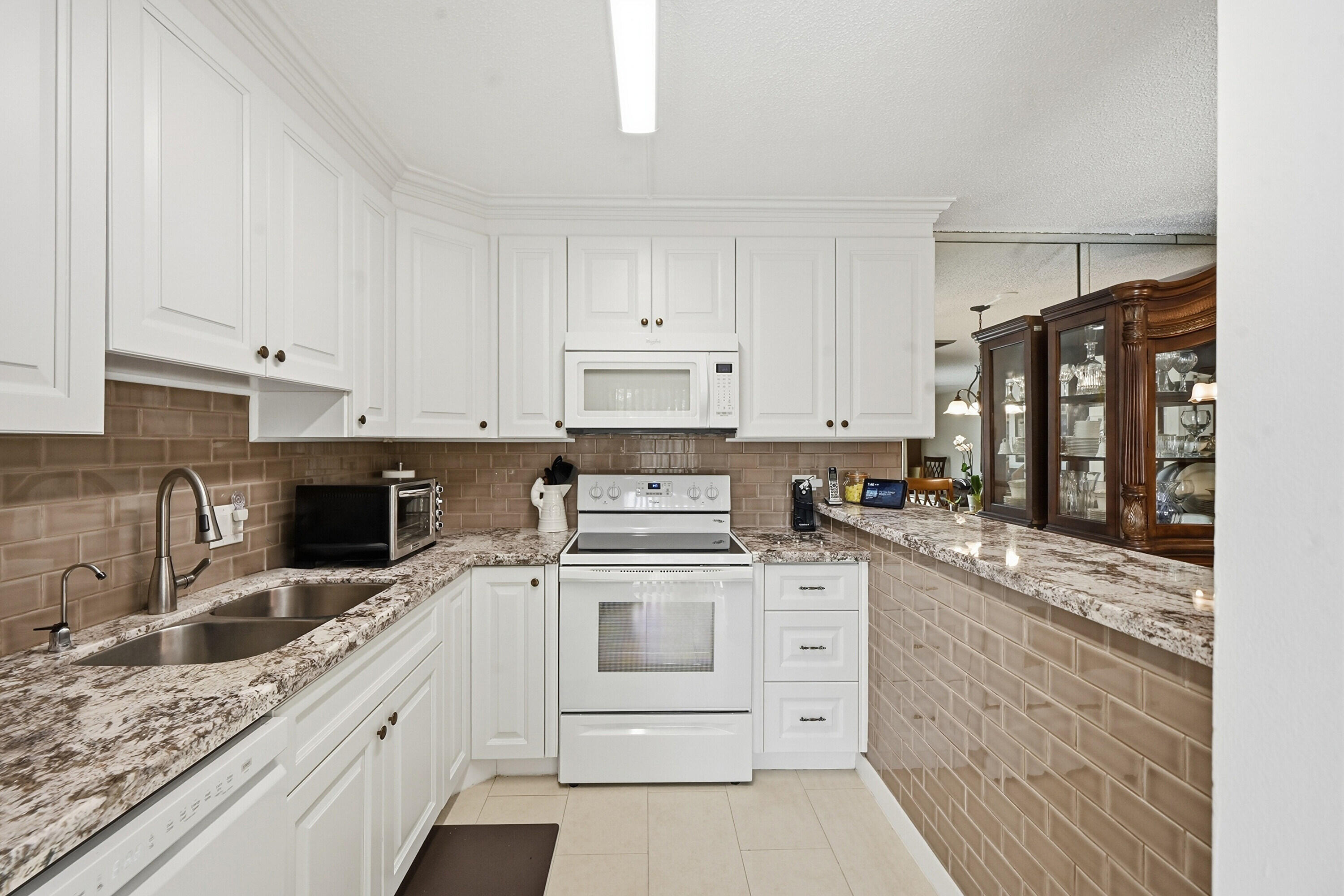 LAKESIDE - Residential