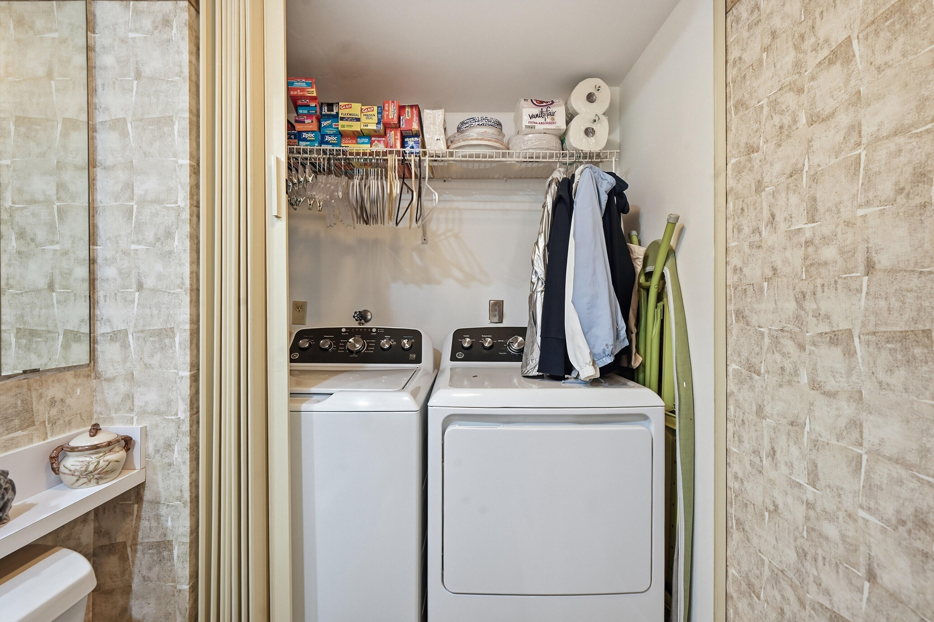 LAKESIDE - Residential