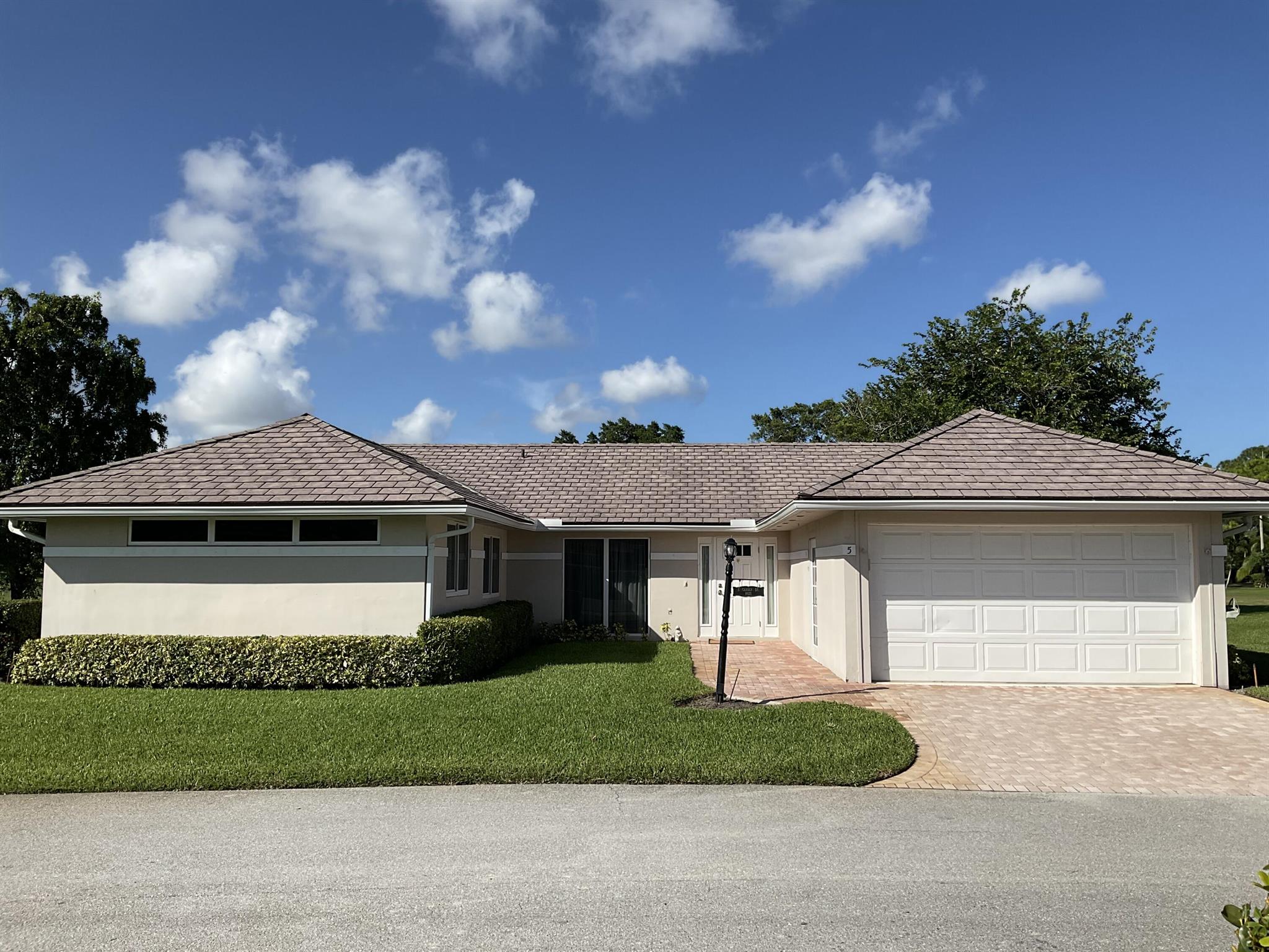 BEAUTIFUL 3 BEDROOM VILLA OVERLOOKING THE 4TH FAIRWAY WITH OPEN PATIO. UPDATED CUSTOM KITCHEN WITH GRANITE COUNTERS AND STAINLESS STEEL APPLIANCES, UPDATED BATHS, IMPACT GLASS THROUGHOUT.