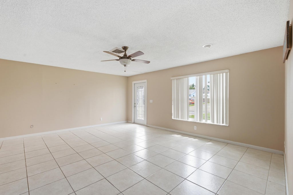 Photo of 19074 SE FEARNLEY Drive, Jupiter, FL 33469 (MLS # B26073372)