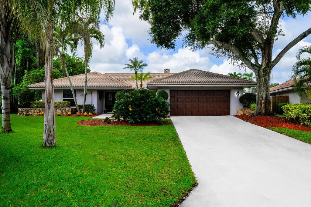 Photo of 7 Bannock Road, Palm Beach Gardens, FL 33418 (MLS # R11129482)