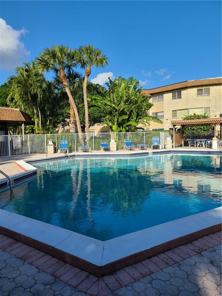 HAWAIIAN GARDENS - Residential