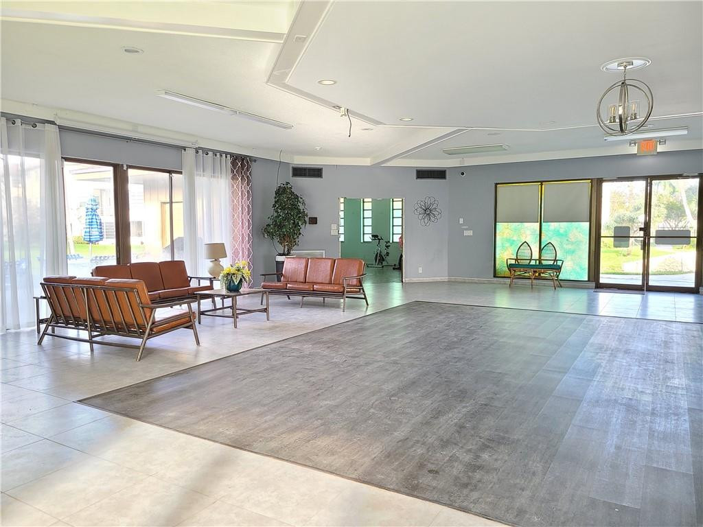 HAWAIIAN GARDENS - Residential