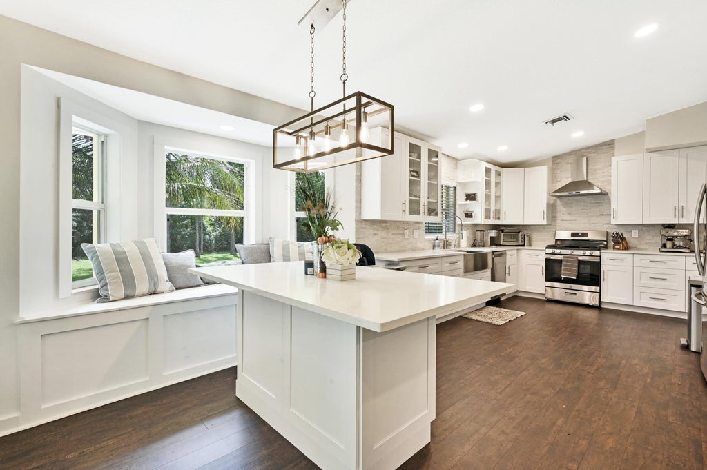 Photo of 13108 151st Lane N, Jupiter, FL 33478 (MLS # R11025131)