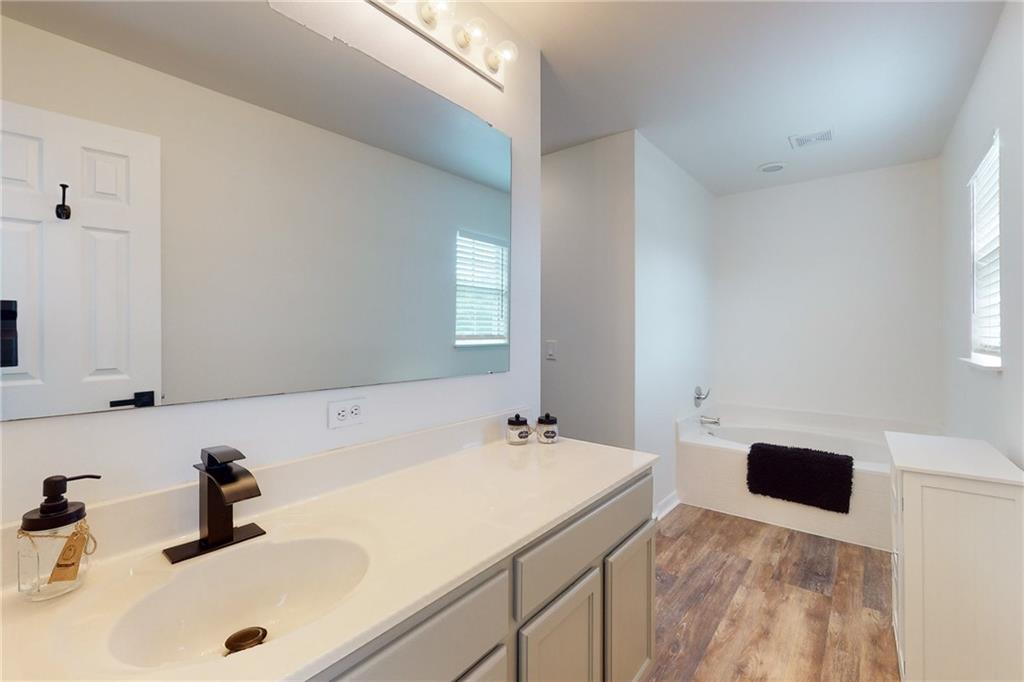 VERO LAKE ESTATES - Residential