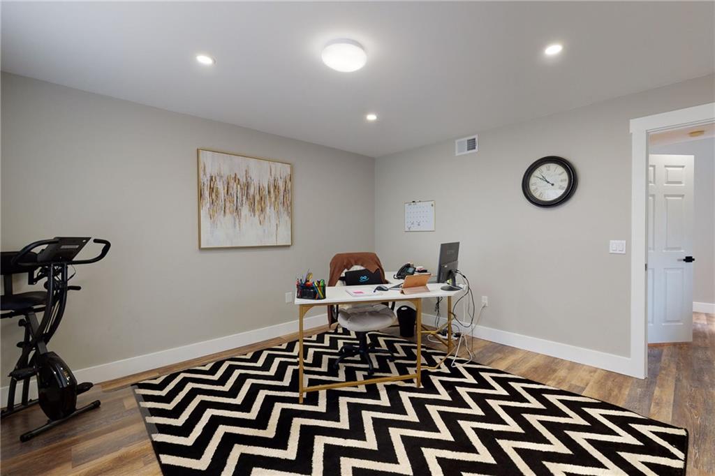 VERO LAKE ESTATES - Residential