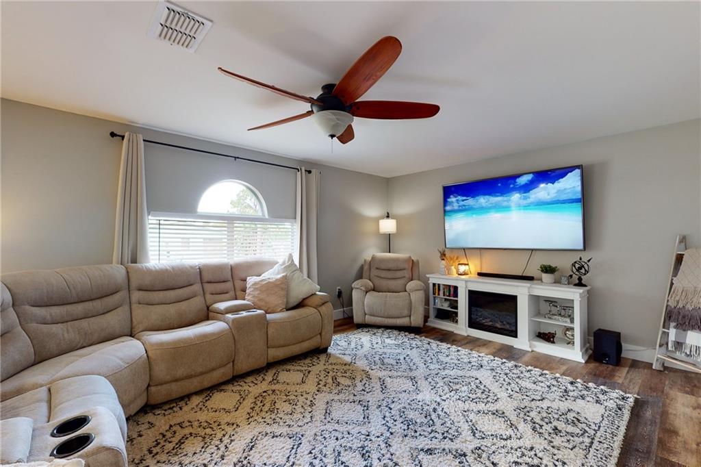 VERO LAKE ESTATES - Residential