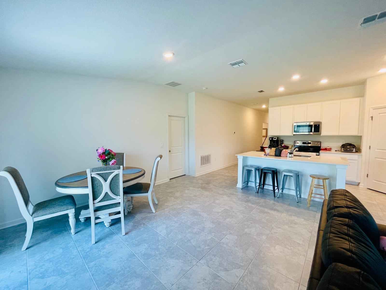 ASTONIA NORTH - Residential Lease