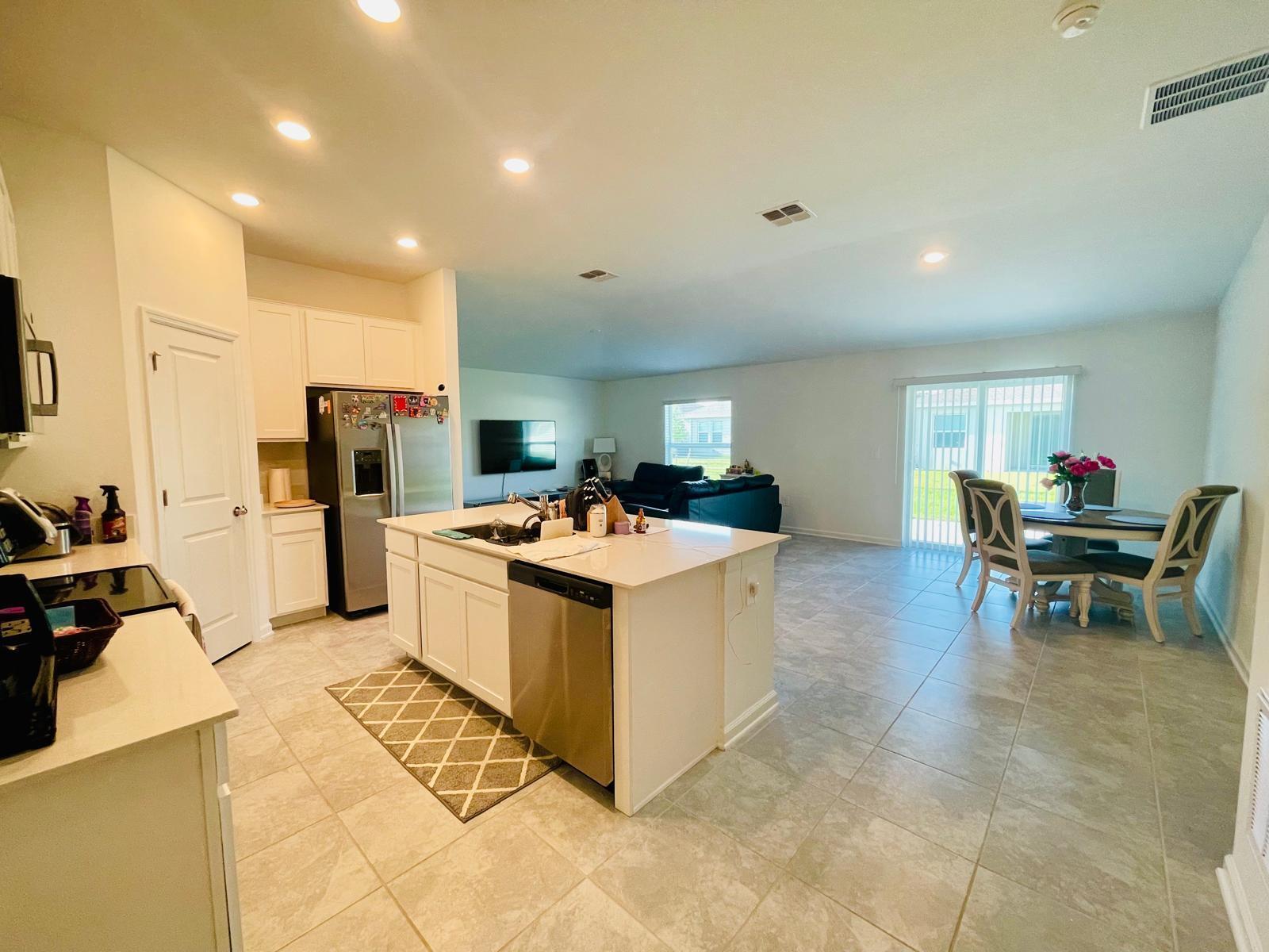 ASTONIA NORTH - Residential Lease