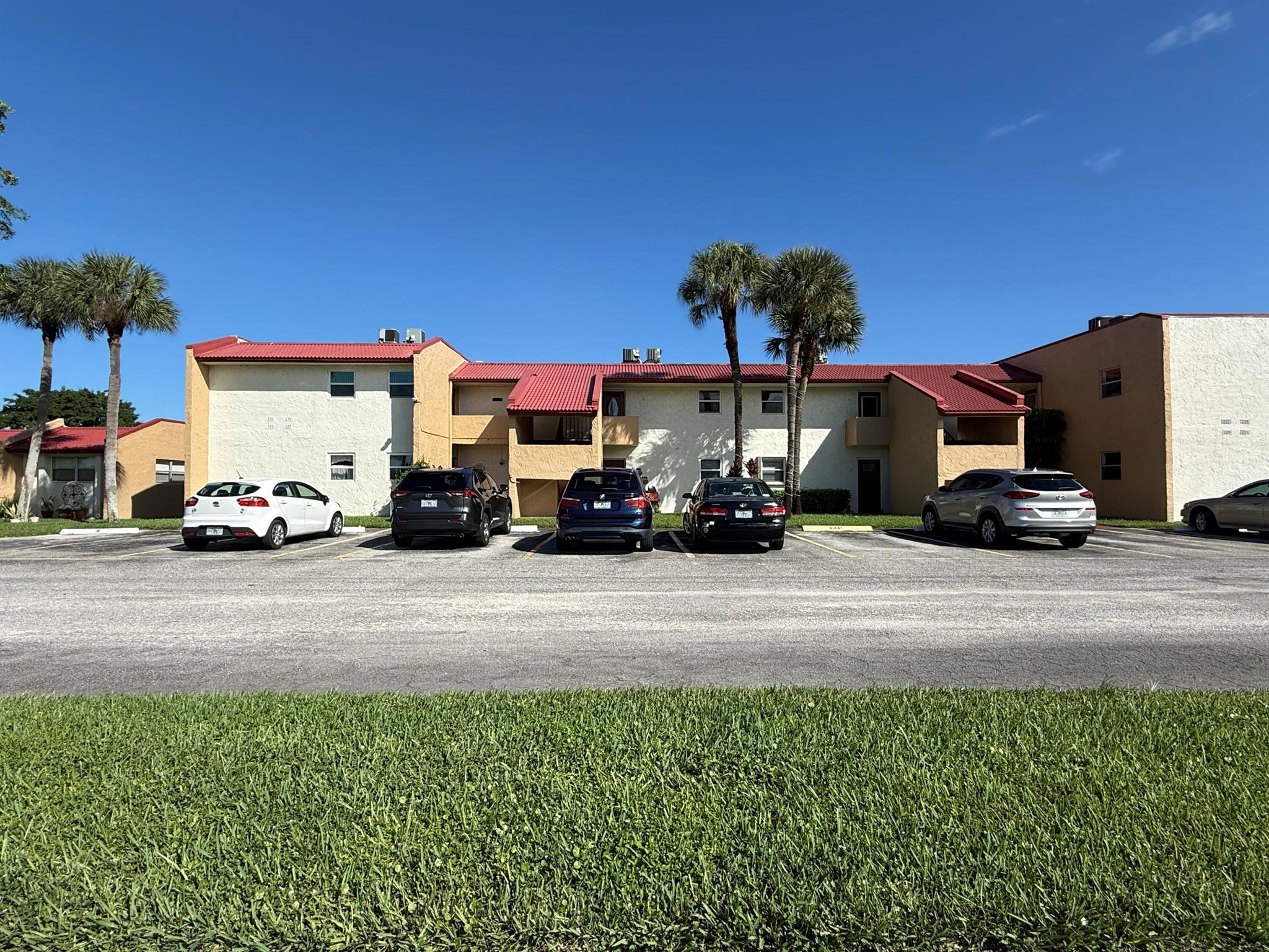 GOLDEN LAKES VILLAGE COND - Residential Lease