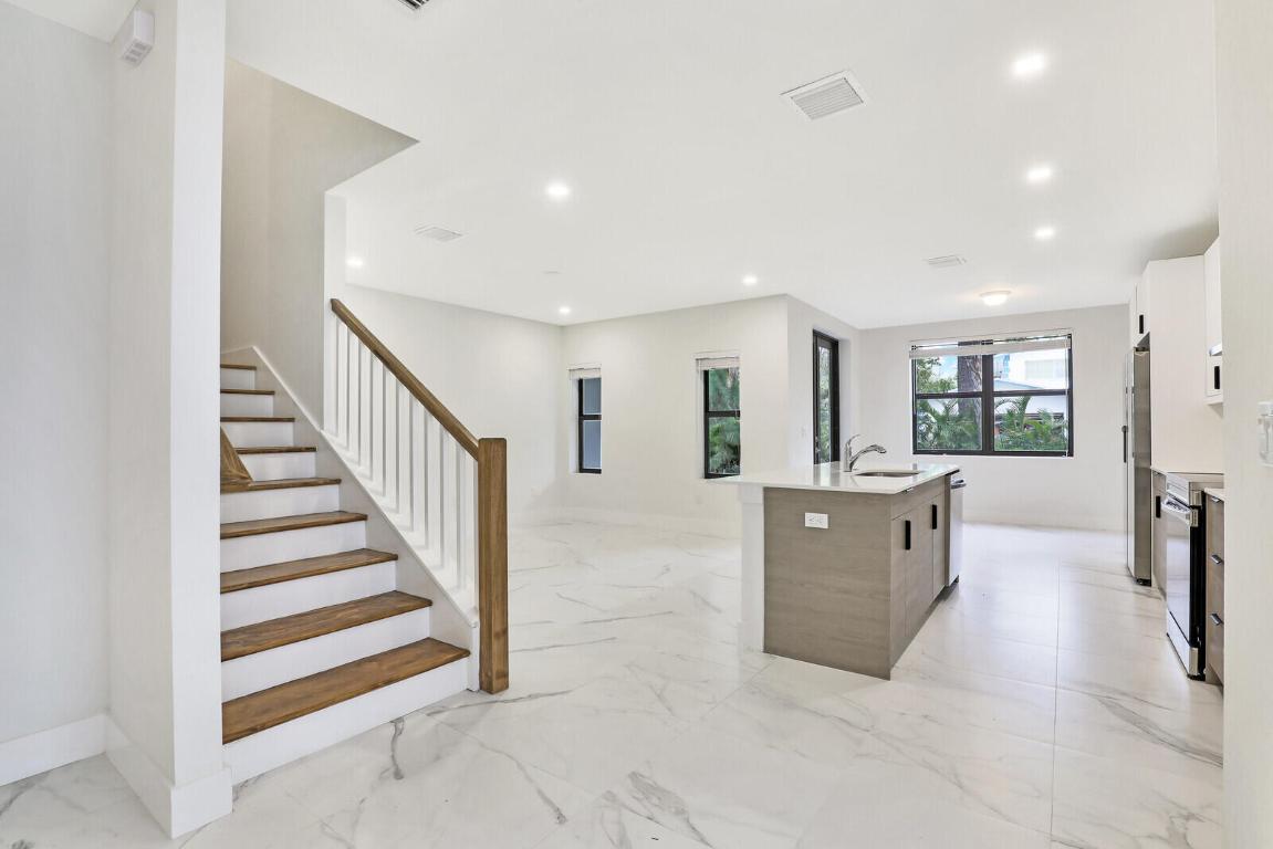 Casa del Sol - West Palm Beach, FL 33406 - Residential Income