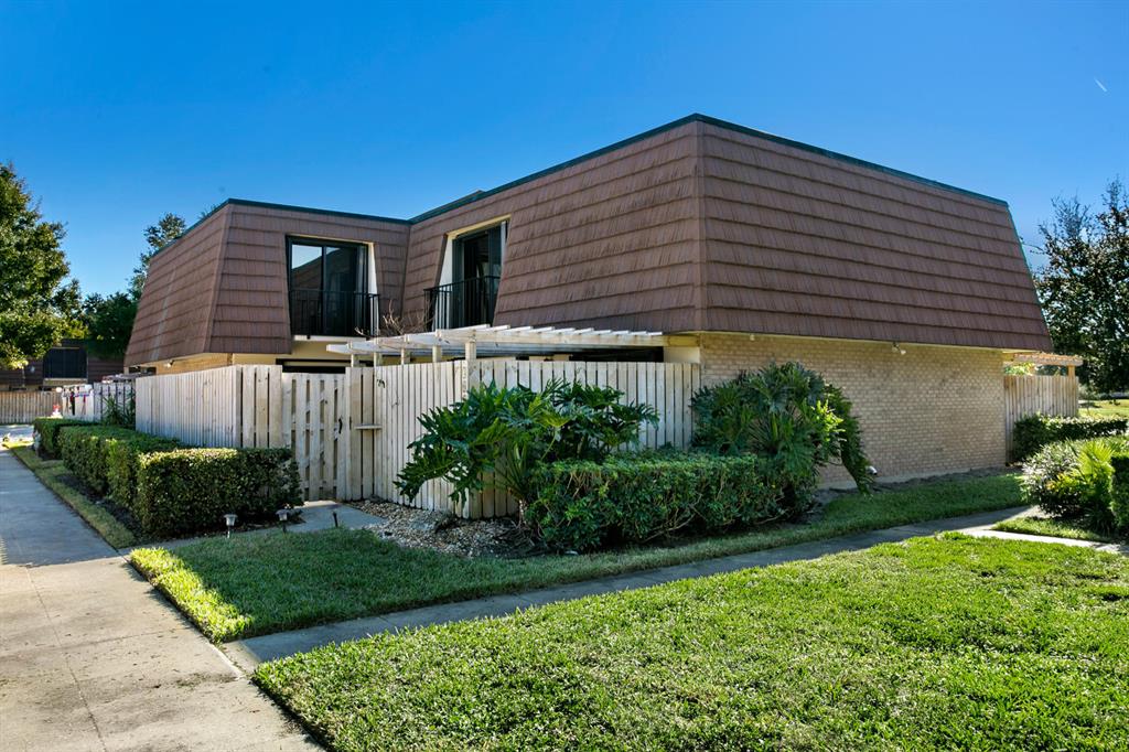 GARDEN LAKES AND GARDEN SQUARE SHOPS - Residential