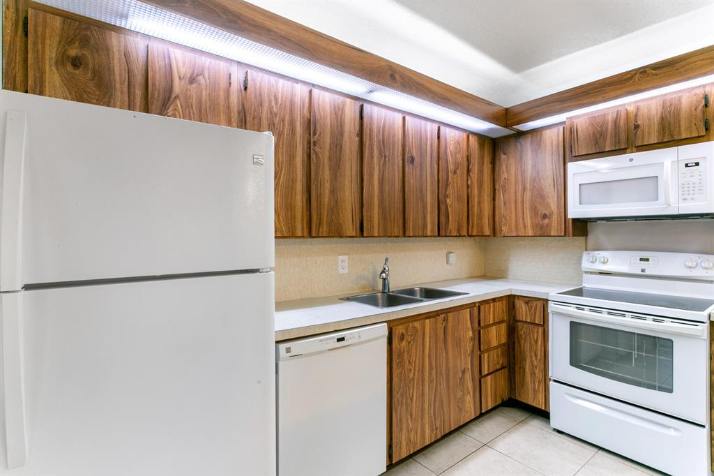 GARDEN LAKES AND GARDEN SQUARE SHOPS - Residential