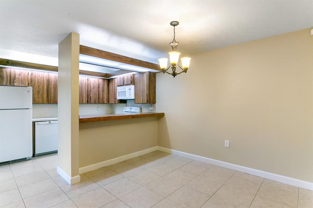 GARDEN LAKES AND GARDEN SQUARE SHOPS - Residential