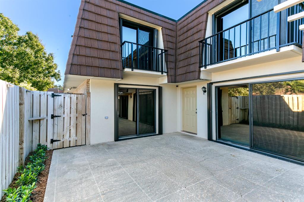 GARDEN LAKES AND GARDEN SQUARE SHOPS - Residential