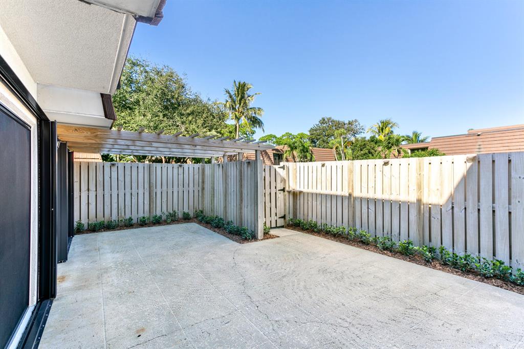 GARDEN LAKES AND GARDEN SQUARE SHOPS - Residential