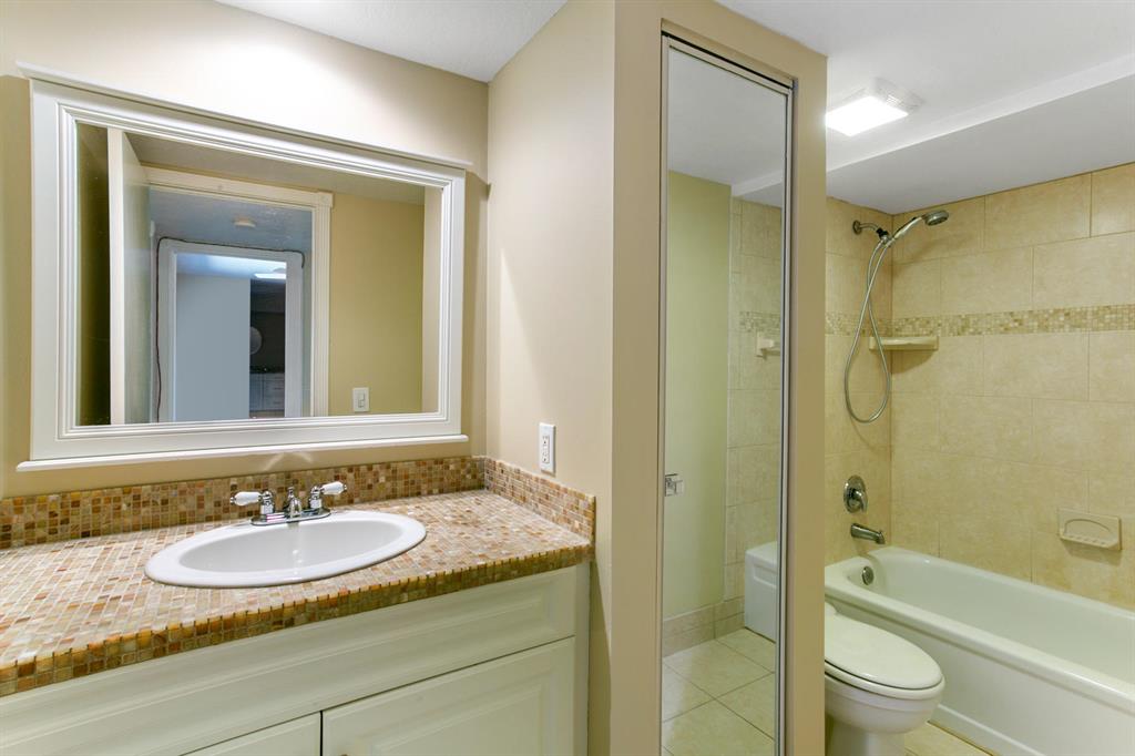 GARDEN LAKES AND GARDEN SQUARE SHOPS - Residential